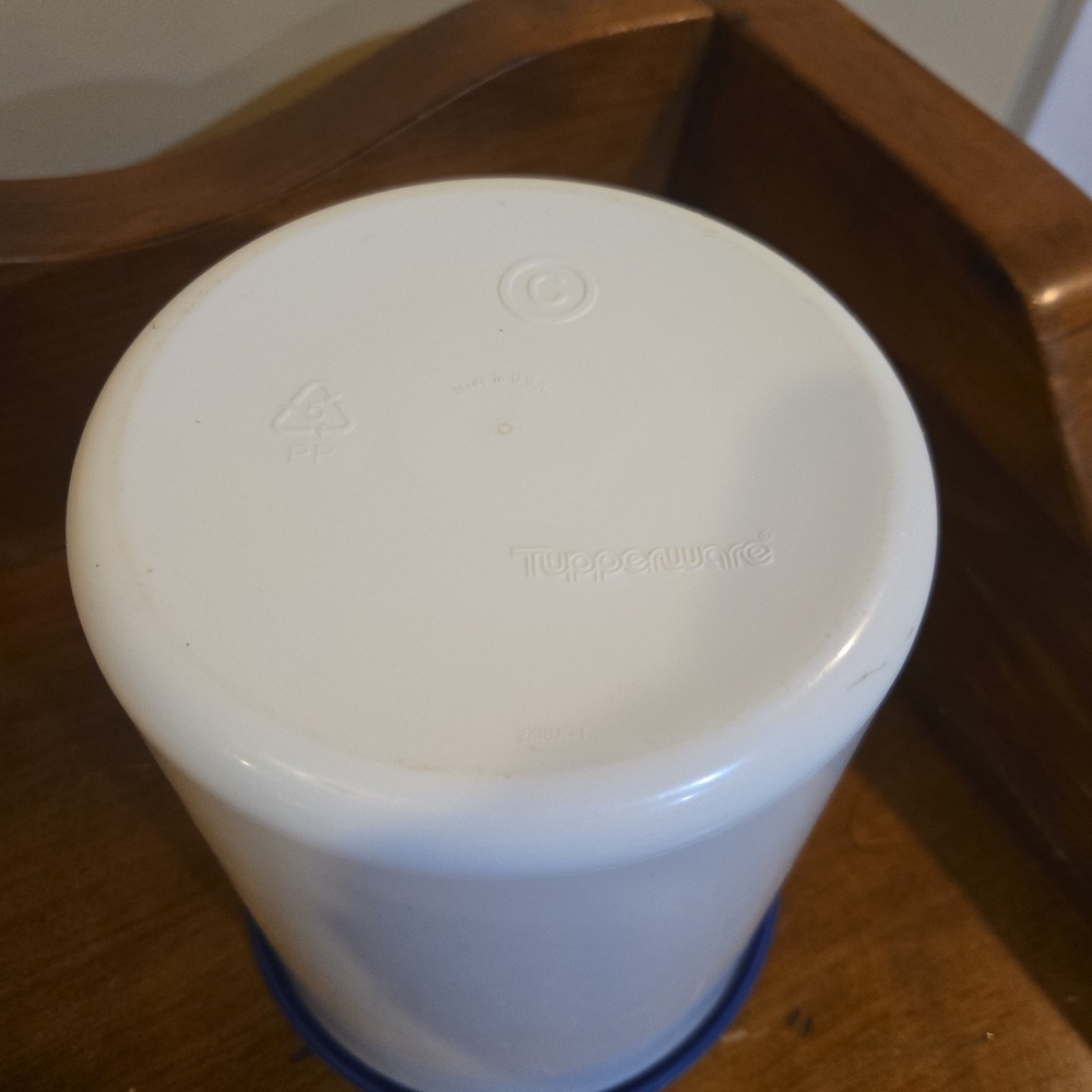 Tupperware Bold 'n Blue One Touch "C" Canister - Picture 3 of 7